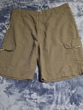 Wrangler Brown Cargo Shorts with Side Pockets